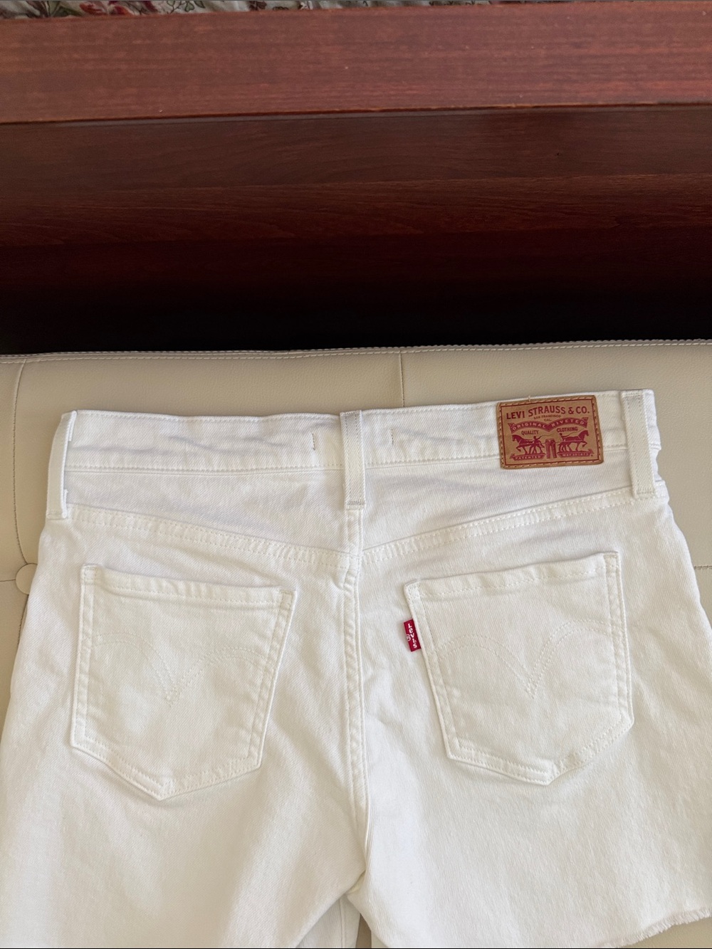 Levi’s Mid-length shorts - Picture 6 of 7